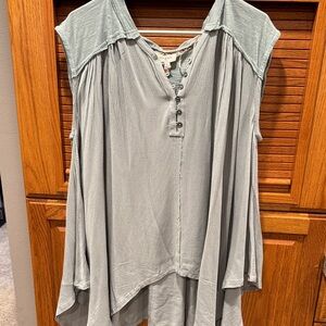 Umgee Light Gray Sleeveless Blouse